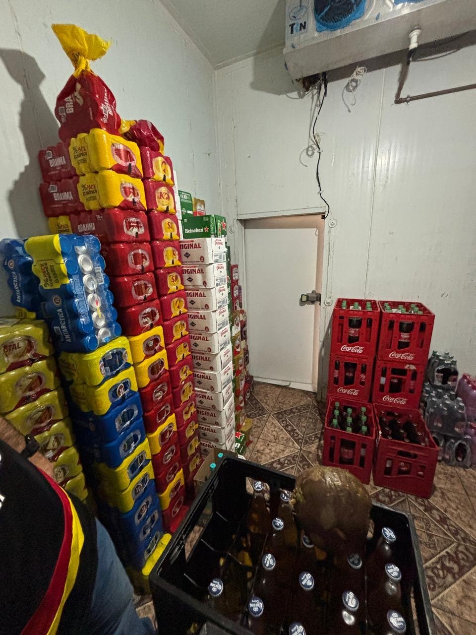 Área refrigerada e estoque do negócio